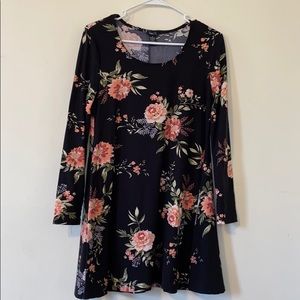 RUE 21 (M) long sleeved SUPER SOFT flow dress! EXC